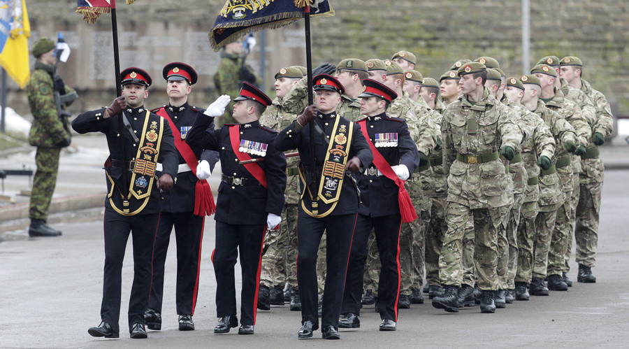 British soldiers march during military parade celebrating Estonia's Independence Day near border crossing with Russia in Narva February 24, 2015. © Ints Kalnins