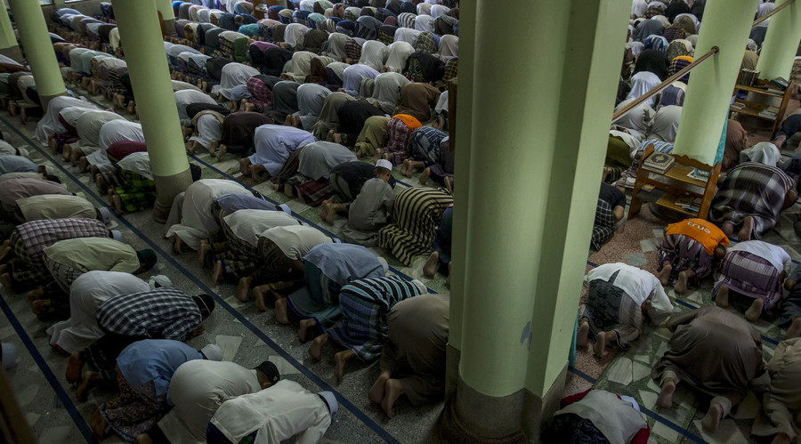 At least 3 killed in suicide bombing at Saudi mosque