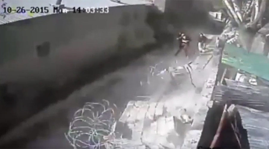 Dust, debris, panic: Moment deadly Afghanistan-Pakistan earthquake strikes (VIDEO)
