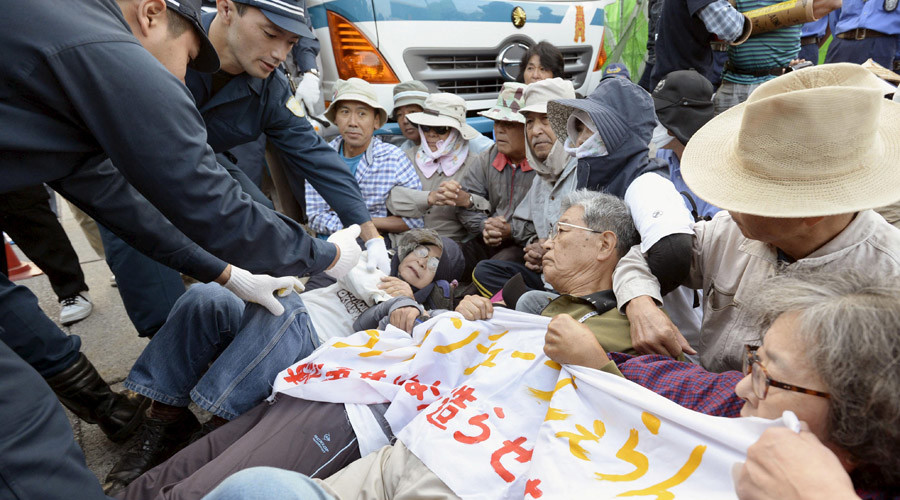Japanese police drag away elderly protesters as work starts on controversial US airbase (VIDEO)