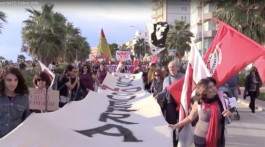 ‘Sicily is not a war lab!’ Hundreds march against NATO drills (PHOTOS, VIDEO)