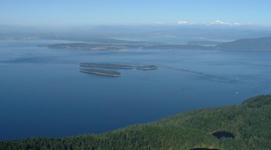 US island residents bond together to invent own internet service