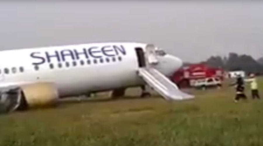 Rough plane landing injures at least 10 in Pakistan (VIDEO, PHOTOS)