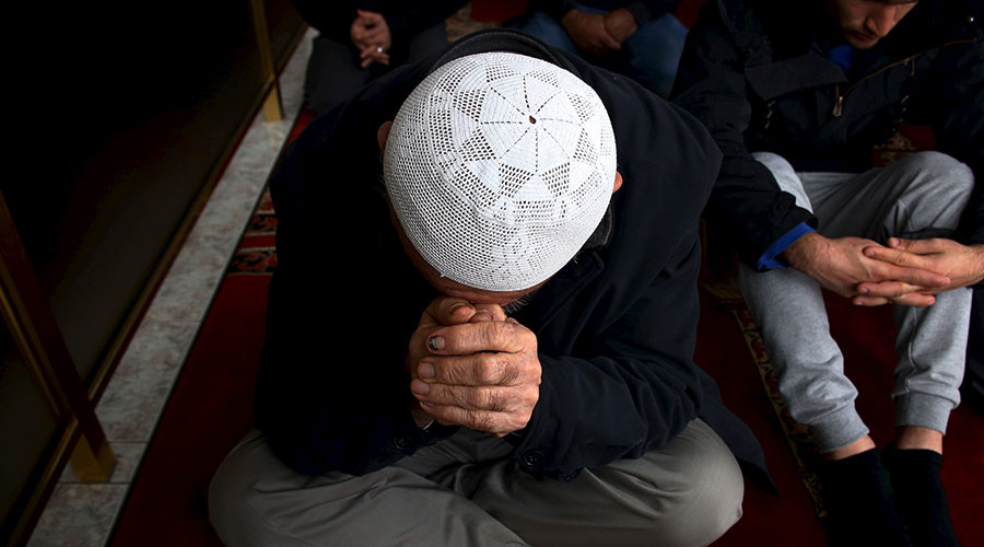 Spike in attacks on Muslim Australians, legal protection 'incomplete and vulnerable' – report