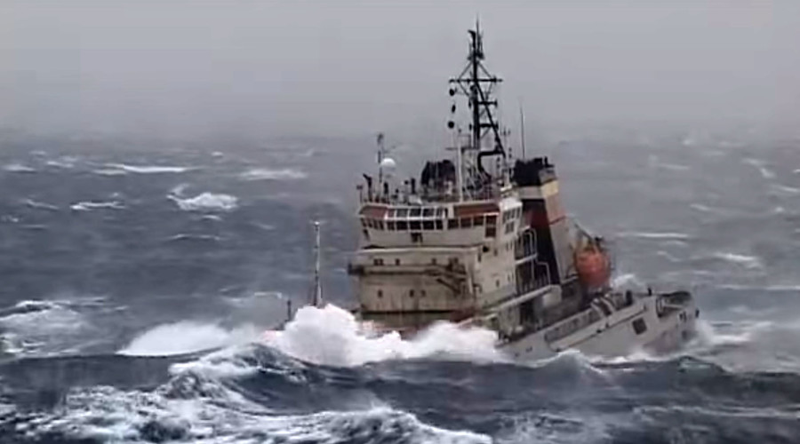 Russia's only aircraft carrier, Admiral Kuznetsov, towed during storm (VIDEO)