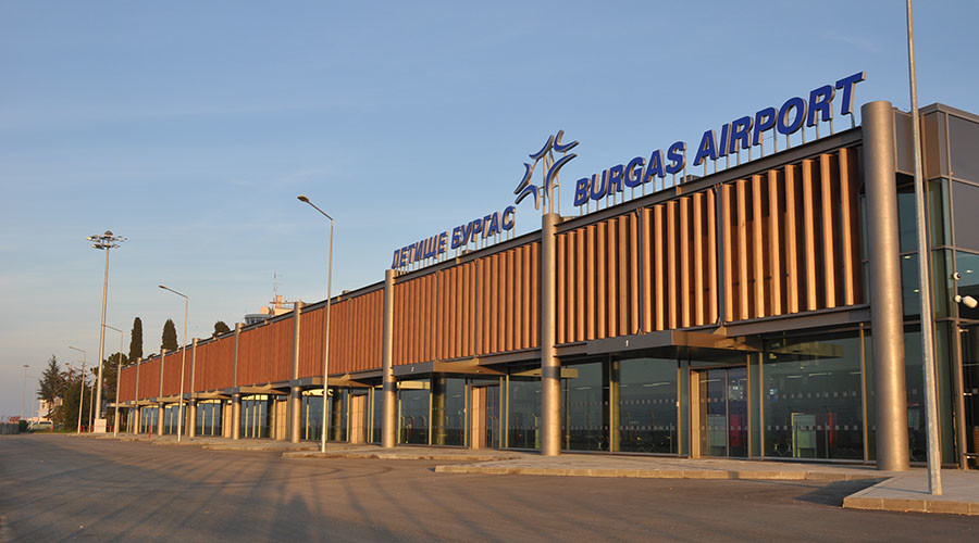 Plane flying from Warsaw to Egypt’s Hurghada makes emergency landing in Bulgaria after bomb threat