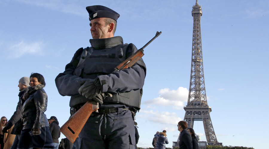 Paris sees dramatic drop in flight bookings for Christmas