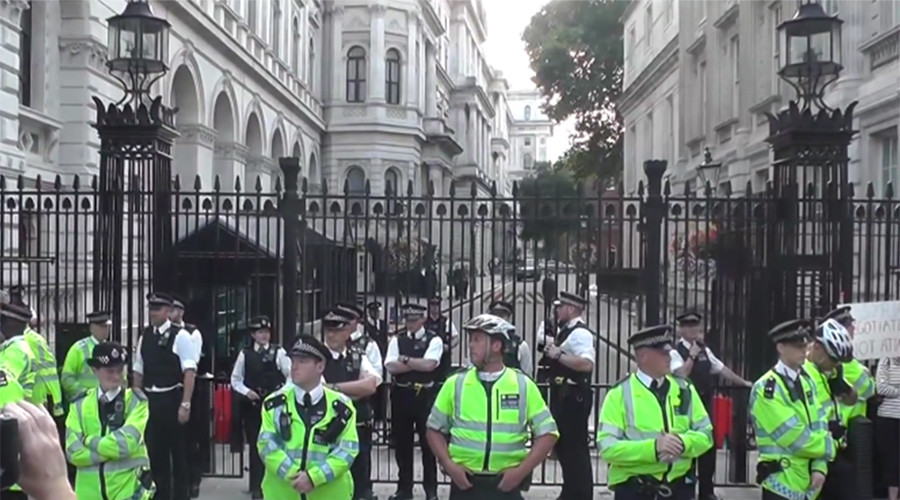 Former UN official urges Cameron not to bomb Syria ahead of protests