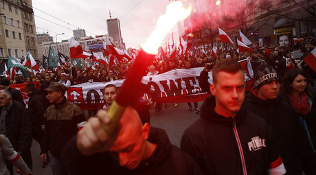 Protesters light flare and carry Polish flags during a demonstration in Warsaw, Poland November 11, 2015. © Kacper Pempel 
