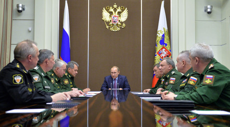 November 10, 2015. Russian President Vladimir Putin, center, chairs a meeting on the development of the defense complex in the Bocharov Ruchei residence in Sochi. © Alexei Druzhinin