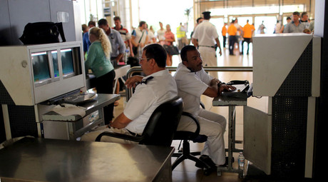 Security officers check passengers' belongings at the airport of the Red Sea resort of Sharm el-Sheikh, November 6, 2015. © Asmaa Waguih
