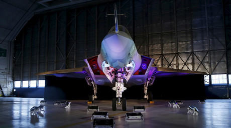 A Lockheed Martin F-35 Lightning II fighter jet © Gary Cameron 