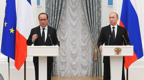 November 26, 2015. Russian President Vladimir Putin (right) and French President Francois Hollande hold a joint press conference following their meeting in the Kremlin. © Michael Klimentyev