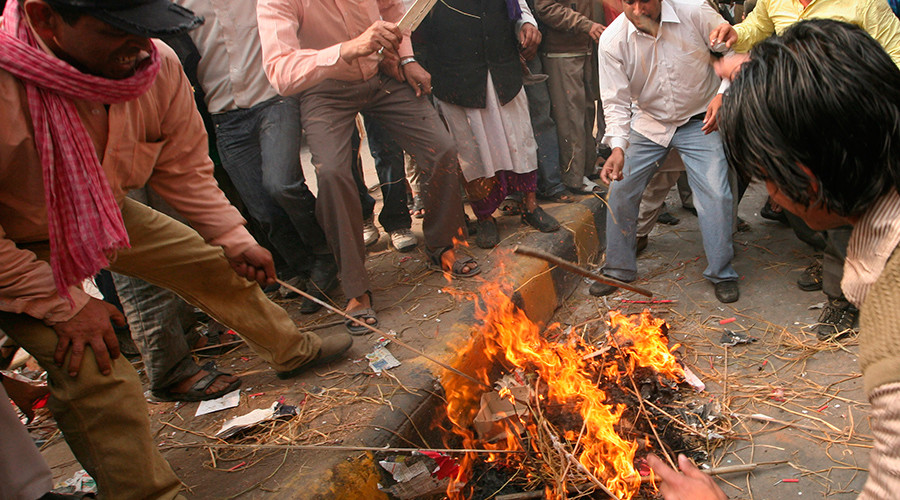 Protesters attack Indian newspaper over anti-ISIS piggy bank cartoon