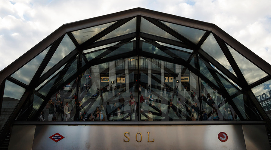 Boy’s balloon shuts down Madrid Metro