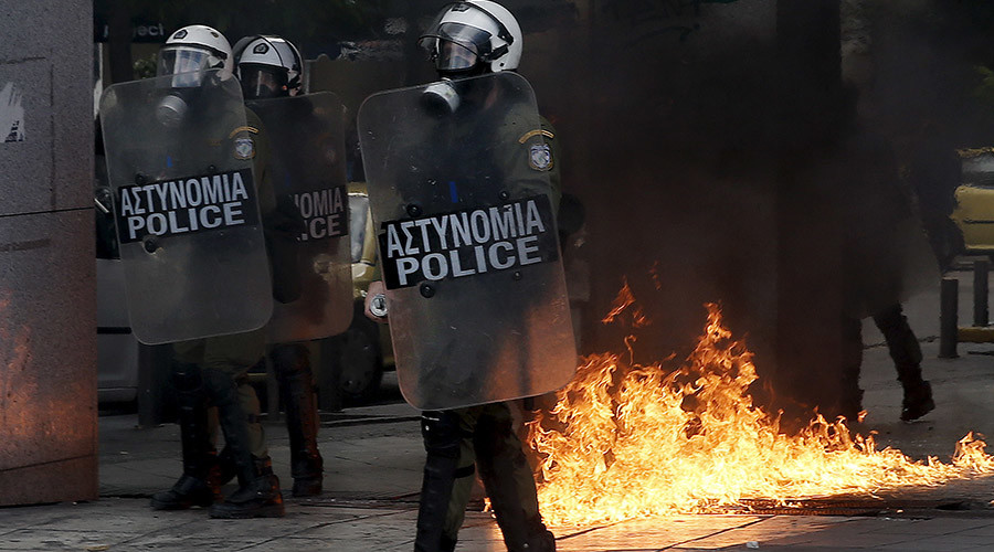 Firebombs in Athens as Greeks protest EU-imposed pension reforms (VIDEO)