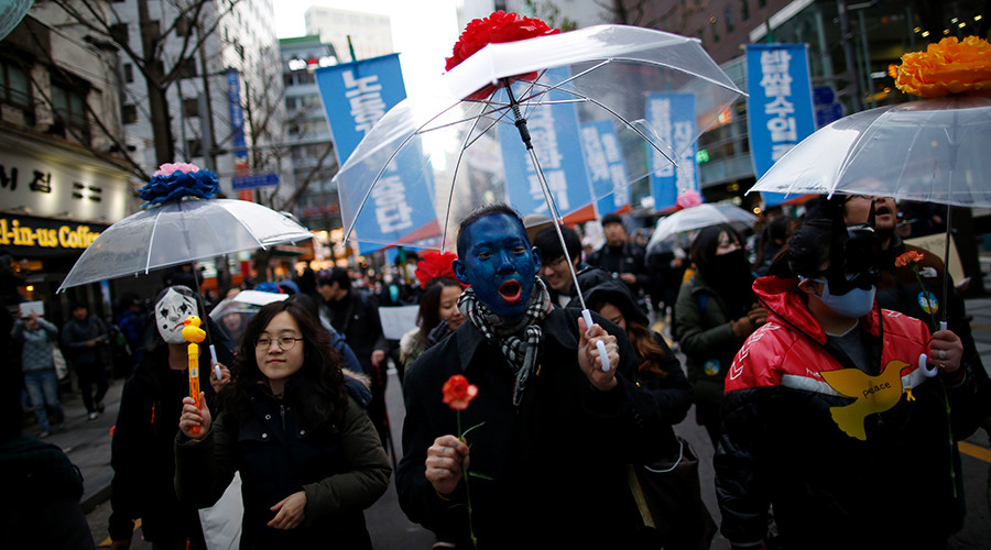Tens of thousands march against government in South Korea