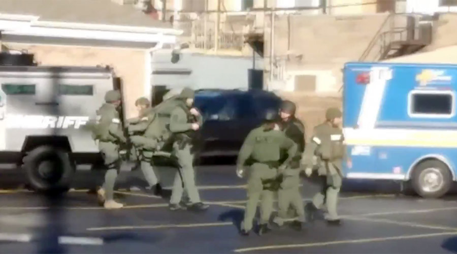 1 dead, 1 in custody after shooting, 'hostage situation' in Neenah, WI