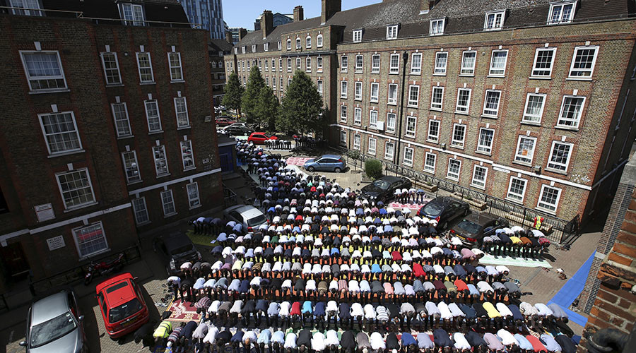 Students and imams rally against counter-extremism scheme