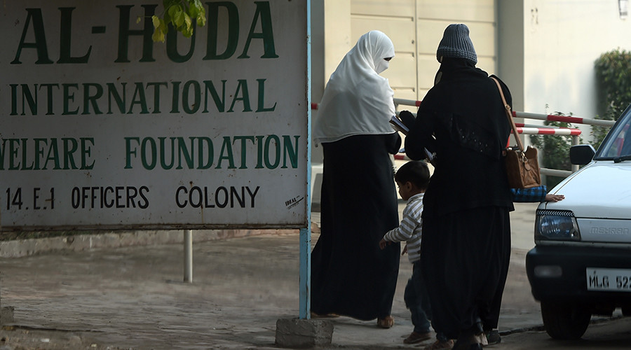 San Bernardino shooter Tashfeen Malik attended conservative Islamic madrassa in Pakistan