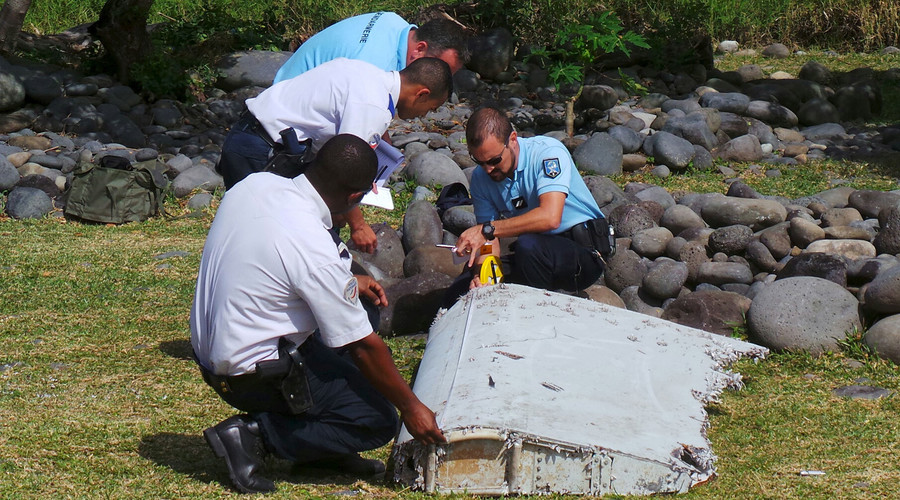 Power surge turned missing flight MH370 into 'zombie', report indicates