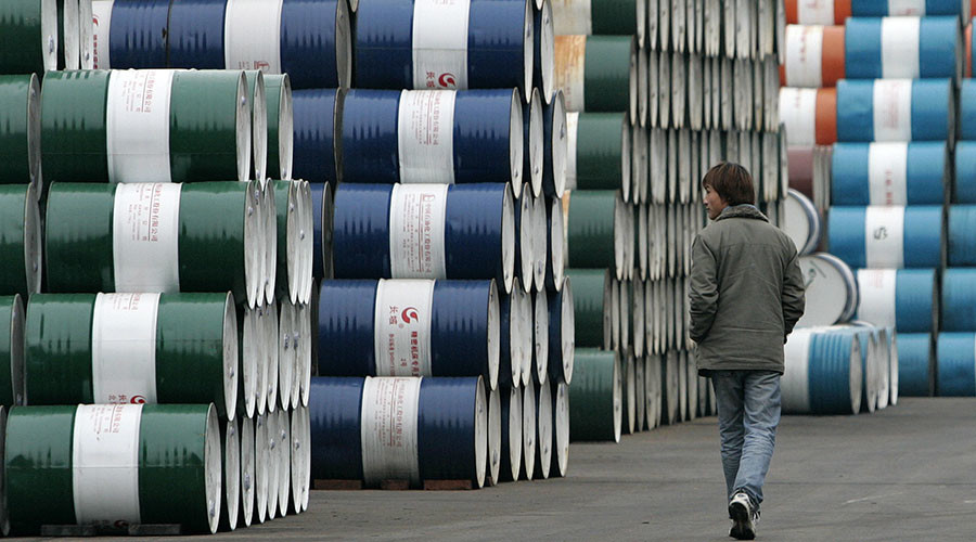 Global oil glut to persist in 2016 – IEA