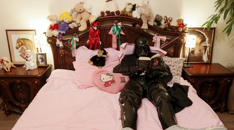 Living on the Dark Side: Typical day in the life of Ukrainian Darth Vader (PHOTOS)