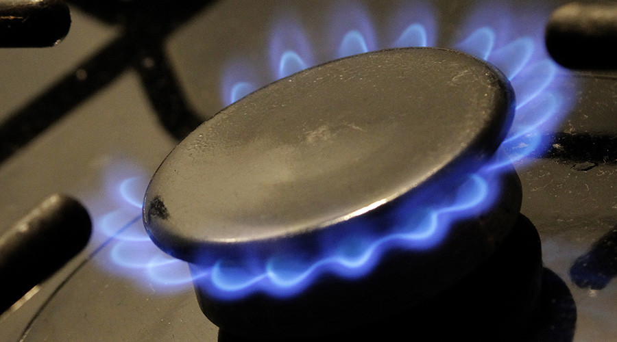 Natural gas prices fall to 14yr low on cheap crude, mild weather
