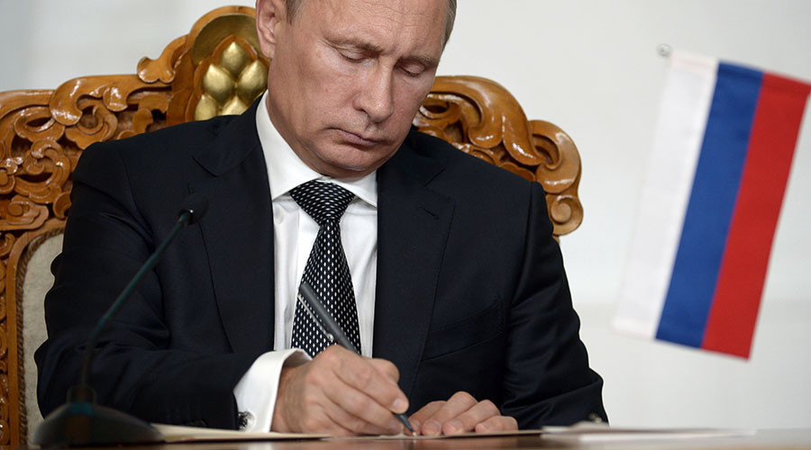 Putin gives Russian Constitution priority over international court rulings