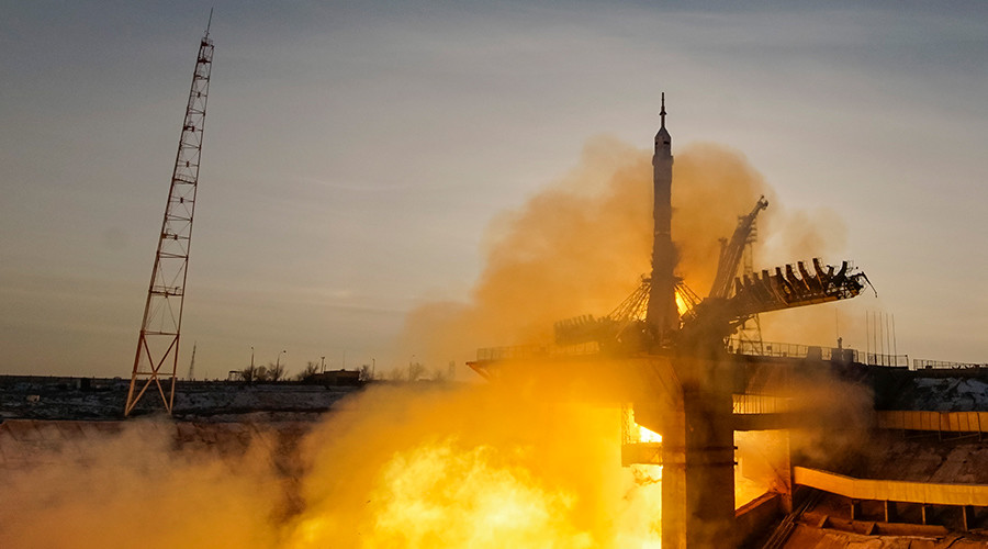 Soyuz capsule delivers three-man crew to ISS, including first publicly-funded Brit (VIDEO)