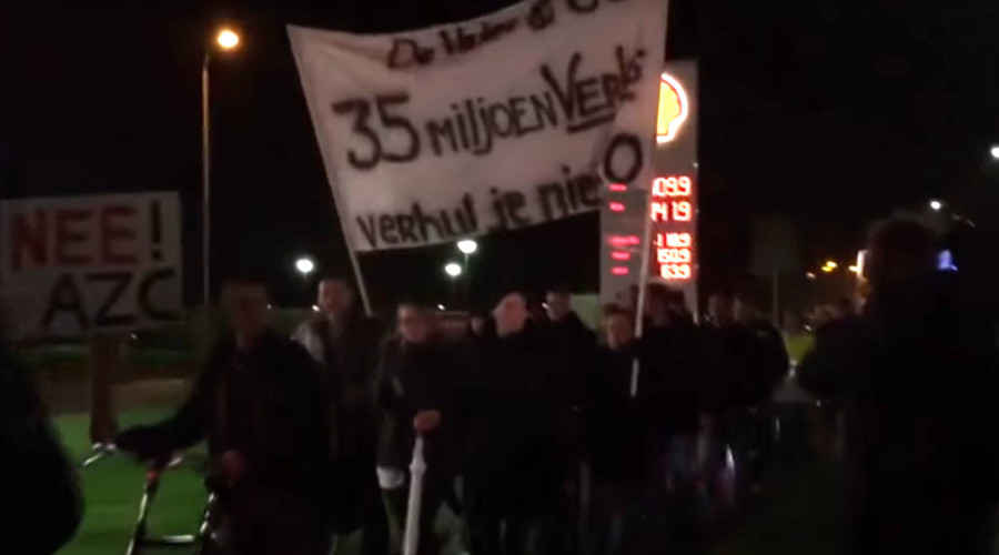 Dutch protesters riot over plans to build refugee center in small town of Geldermalsen (VIDEO)