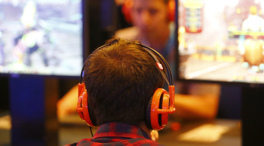 Russian to sue computer company after 3-week-long gaming session led to loss of job & wife