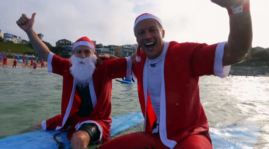 320 ‘Surfing Santas’ set world record in Australia (VIDEO)