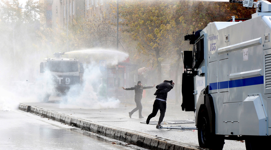 Turkish police use water cannon against pro-Kurd protesters in Diyarbakir