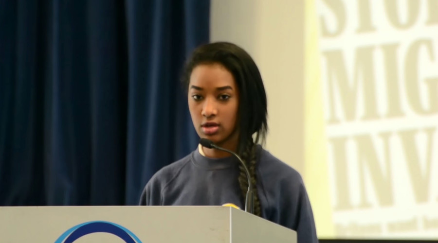 Muslim schoolgirl explaining Islamophobia after Paris attacks goes viral (VIDEO)