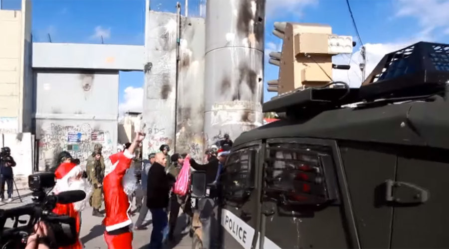 14 injured as Palestinian 'Santas' clash with Israeli police in Bethlehem (VIDEO)