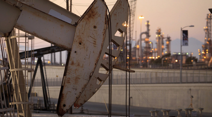 Oil prices plummet to 11-yr low as US lifts export ban