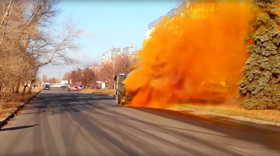 Chemical tanker truck bursts, spews nauseous orange fumes near playground (VIDEO)