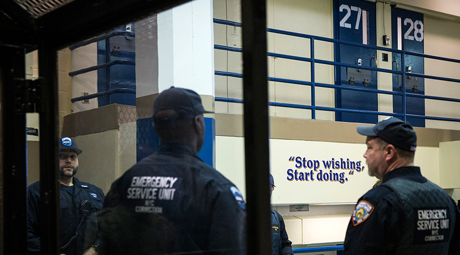 Prison break: Mistake leads to early release of 3,200 US inmates