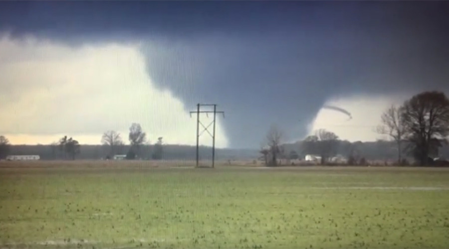 'Large & extremely dangerous:' 14 dead after 21 tornadoes sweep through South, Midwest
