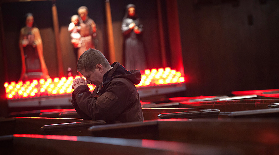 US Christians decrease 5 percent in 7 yrs - poll