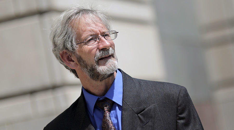 Gyrocopter pilot wants to challenge DNC chief for Congress seat