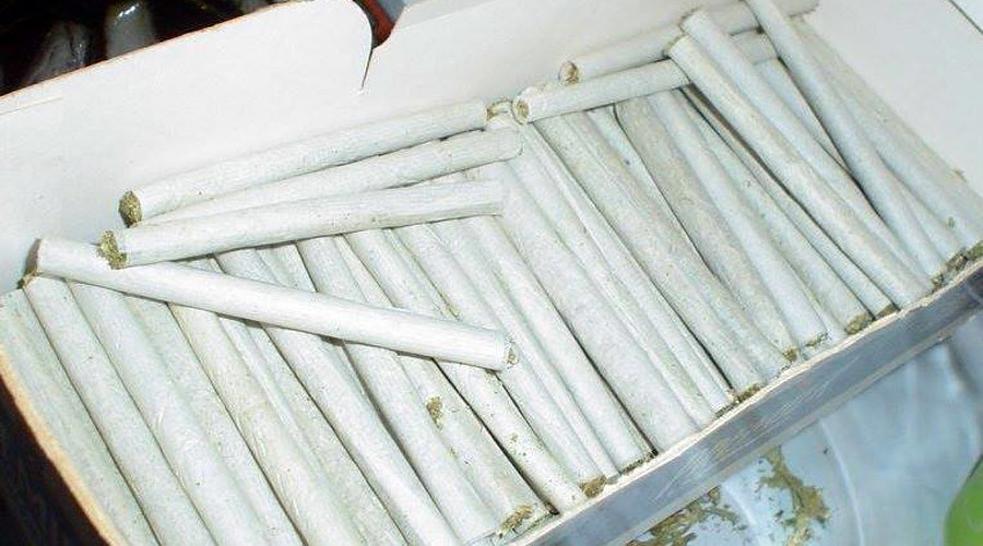 ‘Merry Christmas & a happy puff puff!’ Denver homeless treated with free holiday joints