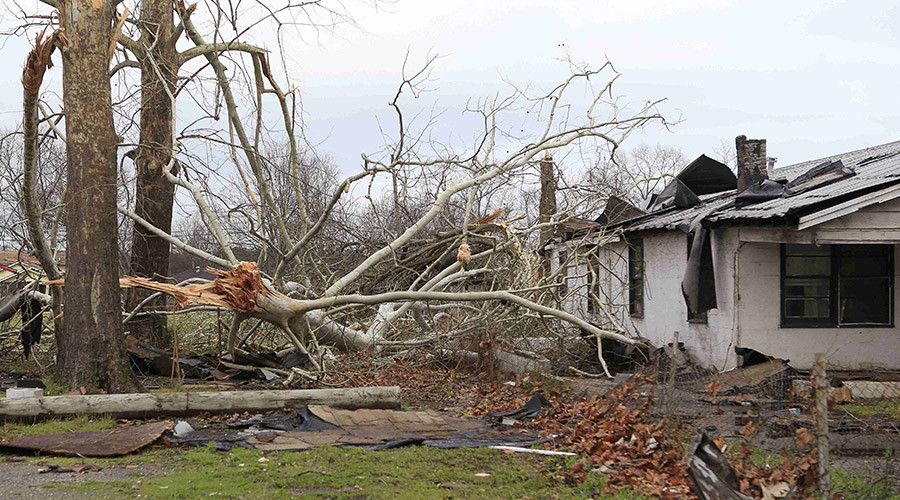 At least 11 dead as wave of tornadoes rolls into north Texas (VIDEOS, PHOTOS)