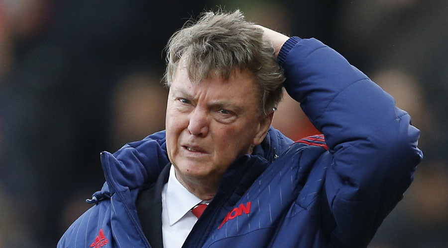 Louis van Gaal about to fold after United embarrassed at Stoke
