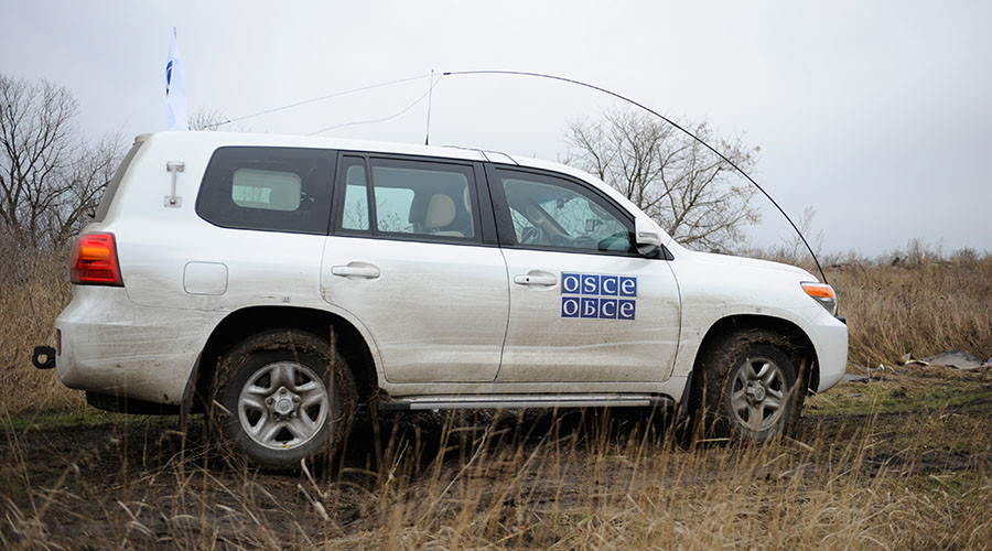 OSCE observers, journalists under fire in E. Ukraine