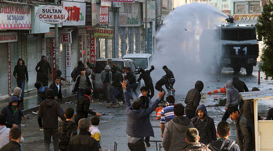 Turkish Kurds demand autonomy as Ankara continues crackdown in southeast