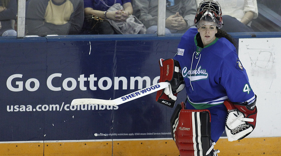 Shannon Szabados becomes 1st woman to post shutout in men's pro hockey