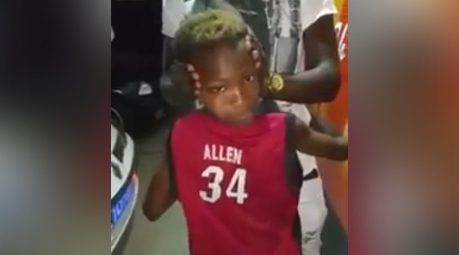 Turning heads: Child’s flexible neck leaves internet in a spin (VIDEO)