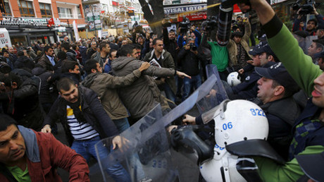 Police use tear-inducing agent against demonstrators during a protest over the arrest of journalists Can Dundar and Erdem Gul in Ankara, Turkey, November 27, 2015 © Umit Bektas 